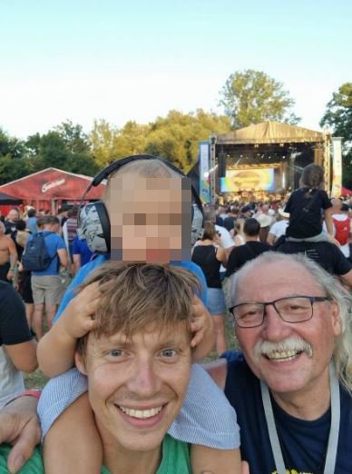 O víkendu byl ještě s tatínkem a synkem víkendu byl ještě s tatínkem a synkem na festivalu v Poděbradech.