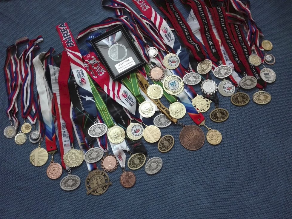 Radkova sbírka medailí ze soutěží se neustále rozrůstá.