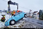 Hasiči na severu Moravy zasahovali u mnoha nehod, při nichž řidiči nezvládli jízdu za hustého sněžení.