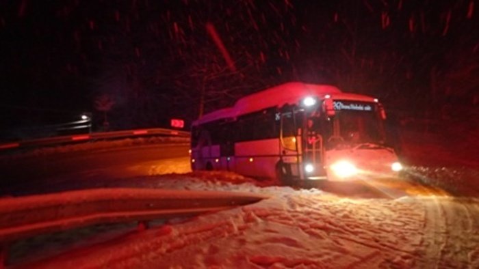 Hasiči na severu Moravy zasahovali u mnoha nehod, při nichž řidiči nezvládli jízdu za hustého sněžení.