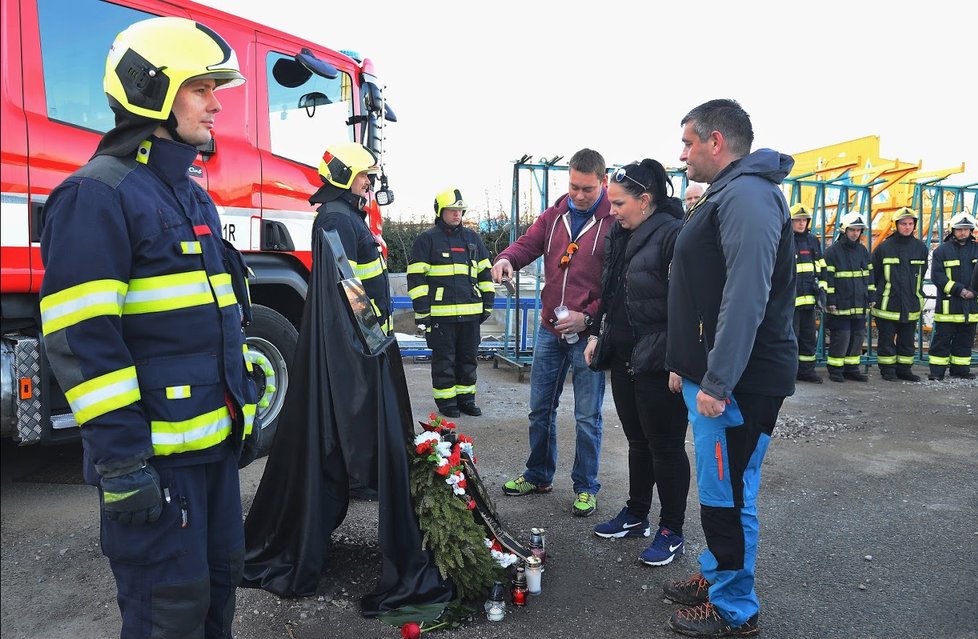 17. únor 2019: Hasiči vzpomněli na svého tragicky zesnulého kolegu Jana Odermatta. Ten bohužel skonal při velkém požáru lakovny ve Zvoli v únoru 2017. Vzpomínka se konala v podobě pochodu z Radotína, kde Jan strávil celou svou služební kariéru, až do Zvole.