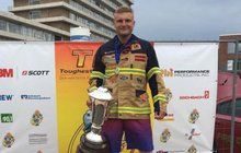 Seznamte se!  Tohle je Michal Brousil,  nejtvrdší hasič Evropy!