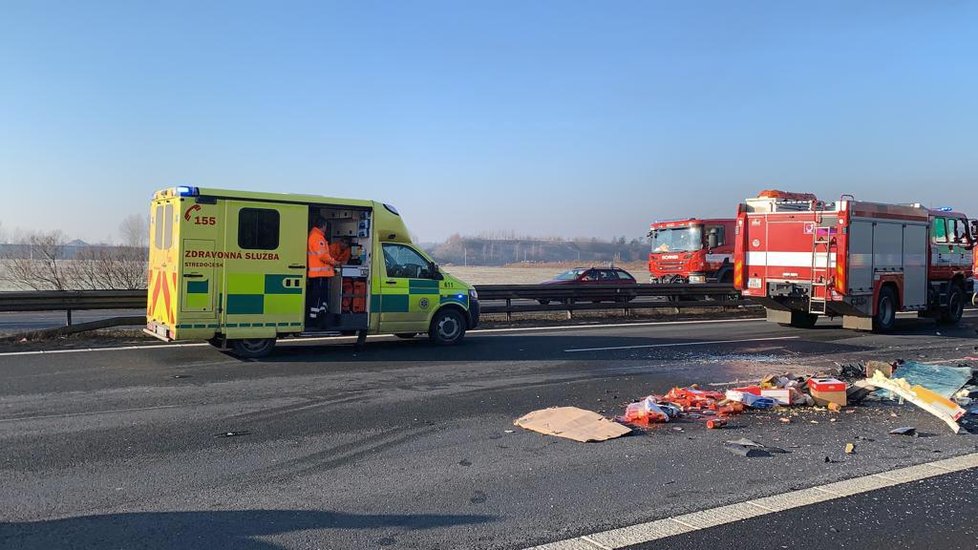 V pondělí 21. ledna došlo k dopravní nehodě těsně před Prahou. Kamionu vzplál přívěs.