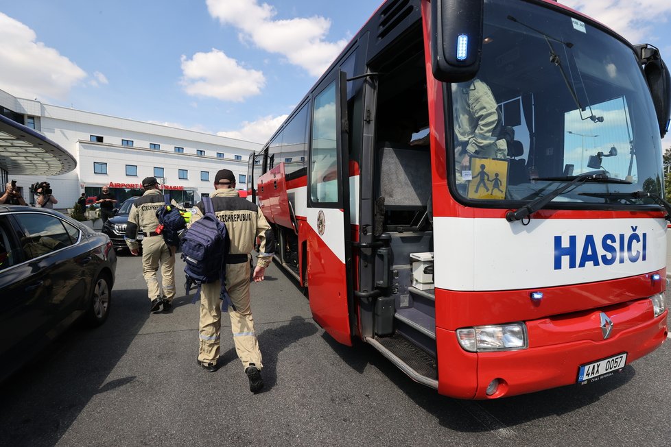 Do Bejrútu ve středu odpoledne vycestovali čeští hasiči, aby pomohli s pátráním po případných zraněných osobách při neblahém výbuchu v tamním přístavu.