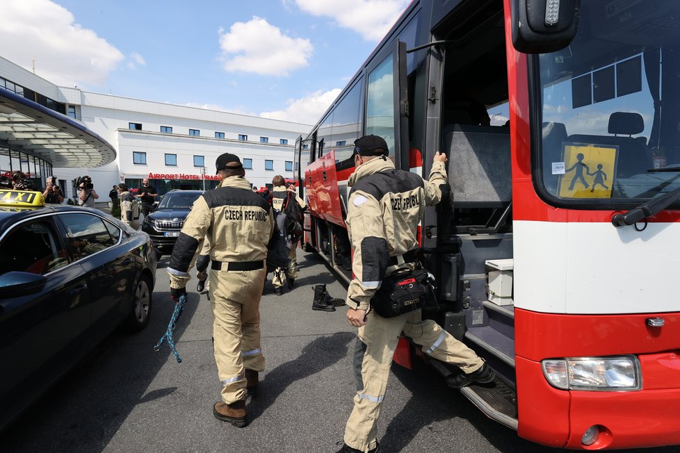 Do Bejrútu ve středu odpoledne vycestovali čeští hasiči, aby pomohli s pátráním po případných zraněných osobách při neblahém výbuchu v tamním přístavu.