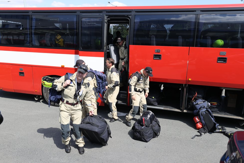 Do Bejrútu ve středu odpoledne vycestovali čeští hasiči, aby pomohli s pátráním po případných zraněných osobách při neblahém výbuchu v tamním přístavu.