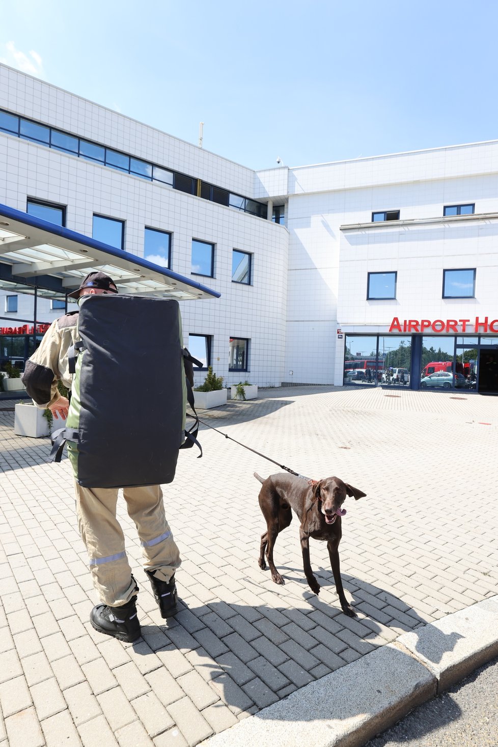 Do Bejrútu ve středu odpoledne vycestovali čeští hasiči, aby pomohli s pátráním po případných zraněných osobách při neblahém výbuchu v tamním přístavu.