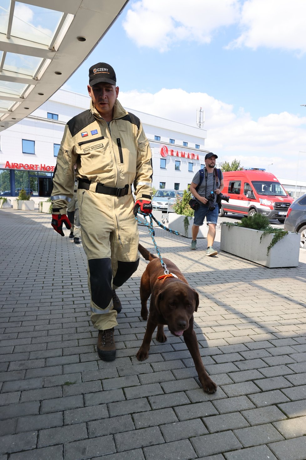 Do Bejrútu ve středu odpoledne vycestovali čeští hasiči, aby pomohli s pátráním po případných zraněných osobách při neblahém výbuchu v tamním přístavu.