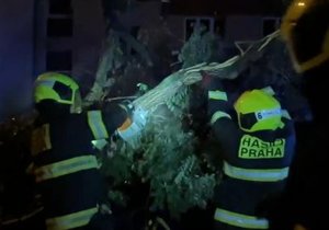 Zásah hasičů kvůli bouřkám v Praze (24.6.2022)