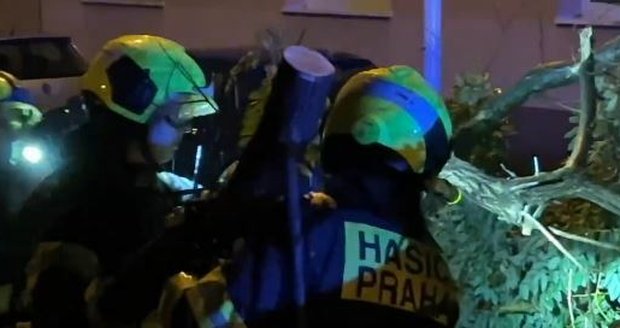 Firefighters intervene due to storms in Prague (June 24, 2022)