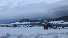 Ve skiareálu Buková hora zasahoval při evakuaci lyžařů z lanovky vrtulník