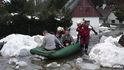 Hasiči evakuovali 25. února v Dolní Sytové na Semilsku čtyři lidi, nikdo však nebyl v žádném velkém nebezpečí. Voda zde kvůli krám na jezu zaplavila deset objektů, převážně rekreačních.