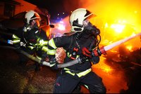 Ohnivé peklo v Michli: Požár haly způsobil škody za 10 milionů korun