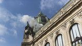 Hoří střecha Obecního domu! Hasiči v centru Prahy cvičí likvidaci požáru