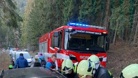 Na Liberecku zasahoval hasičský sbor, rodiče nedopatřením zabouchli v autě kojence.