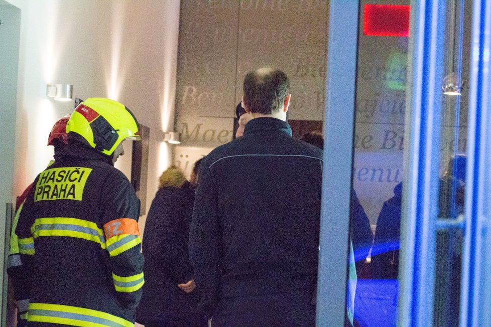 Hasiči vyjížděli k požáru hotelu na Smíchově.