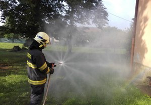 Obranný hřeb má kratší dosah, nicméně účinně hasí už i v nejbližším okolí.