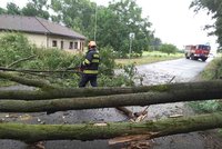 Lijáky nad jihem Moravy: Hasiči čerpají vodu ze zatopených sklepů a garáží