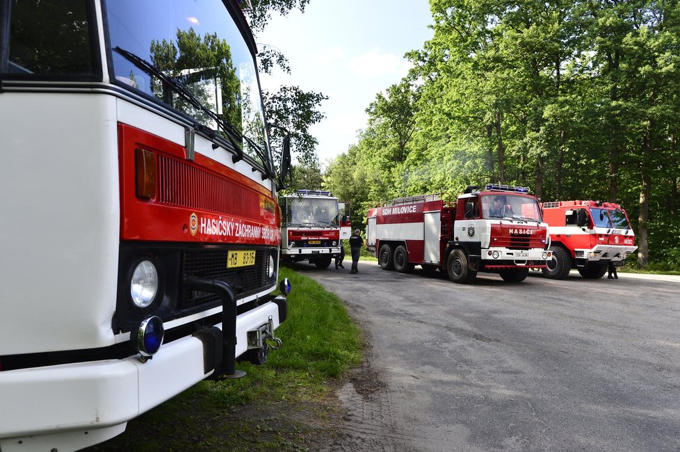 V Benátkách nad Jizerou zasahovalo 14 jednotek hasičů u požáru louky
