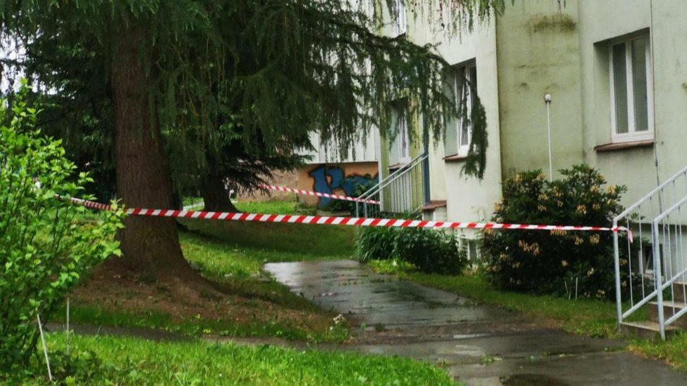 V Jablonci nad Nisou v jednom z panelových domů došlo k úniku dráždivé látky.