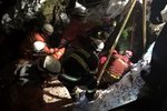 Jeskyňář uvízl v podzemí na Blanensku: Záchrana trvala šest hodin.