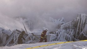 Hasiči hledají další oběti požáru kanadského domova důchodců. Stále se pohřešuje 30 seniorů, kteří uvízli v ohnivém pekle. Práci jim ale komplikují nízké teploty.