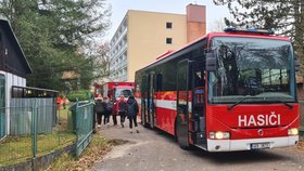 Žáci z Kladrub nad Labem skončili v nemocnici: V šatnách se nadýchali dráždivé látky