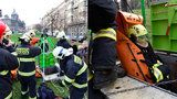 Zásah v pražském podzemí: Hasiči zachraňovali zraněnou ženu, naštěstí cvičně