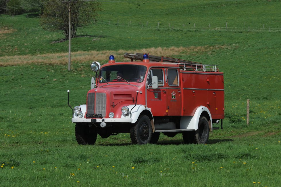 Hasiči koupili mercedes za euro