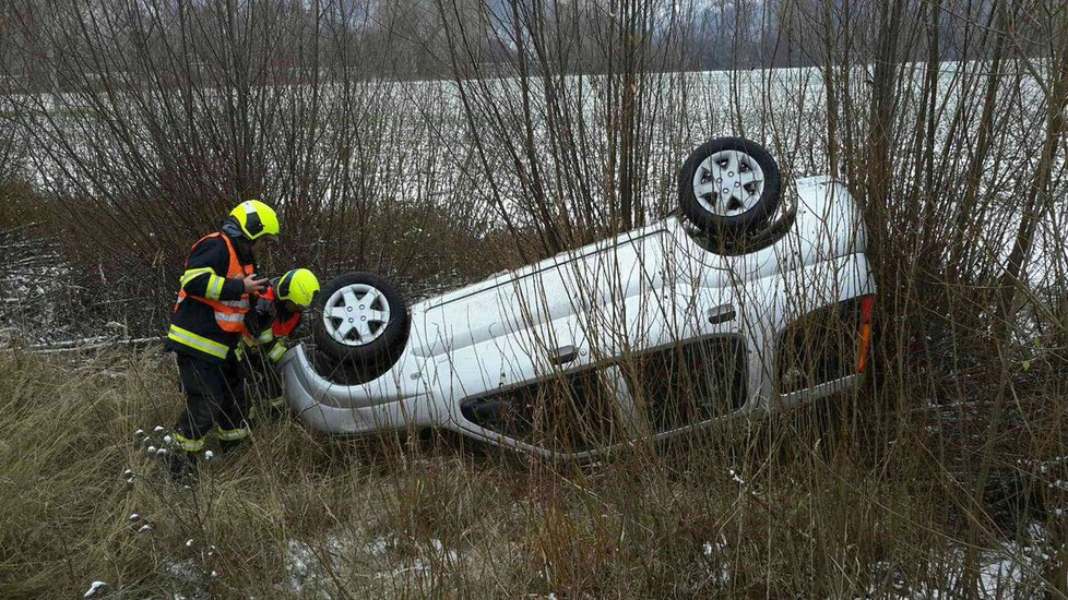 Dopravu v Česku komplikoval sníh a ledovka už minulý týden.