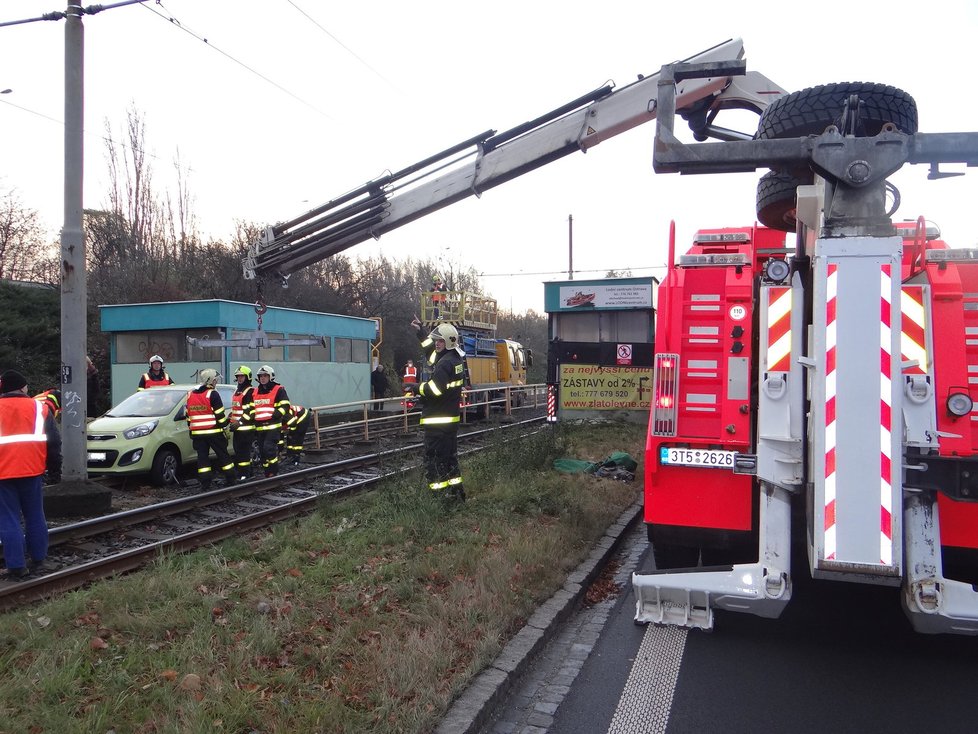 Bacha, jedu! Seniorka brázdila tramvajové koleje v Ostravě, myslela si, že je na špatné silnici.