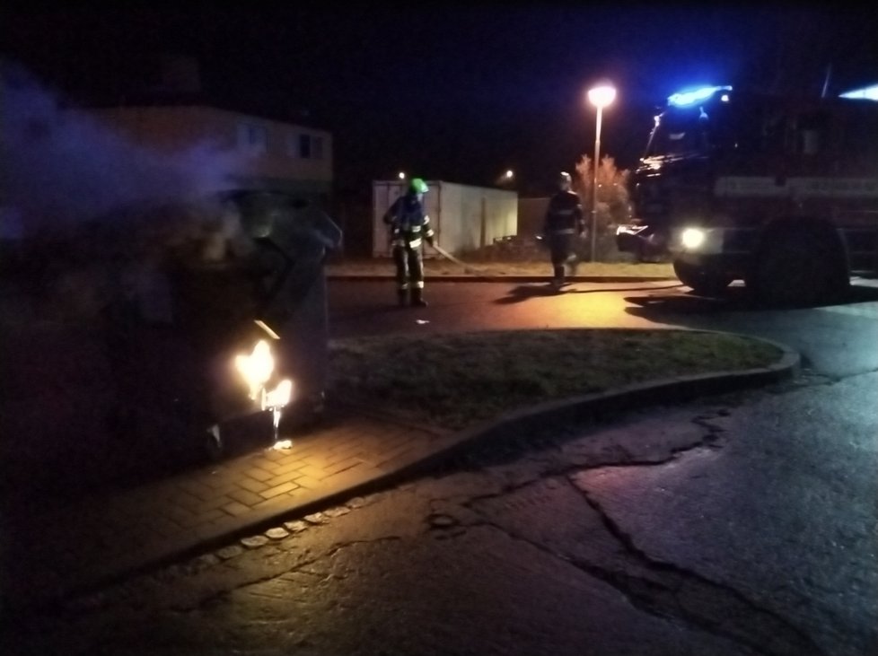 Hasiči v Olomouckém kraji zasahovali u 16 požárů.