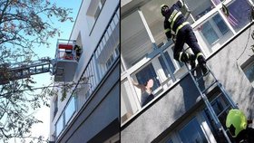 Chlapec (1,5) zavřel svou maminku na balkoně. Na pomoc jí vyrazili pardubičtí hasiči.