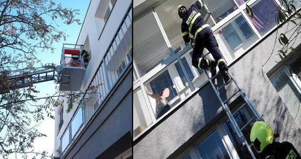 Chlapec (1,5) zavřel maminku na balkoně: Bezmocně sledovala, jak si uvnitř hraje s nůžkami