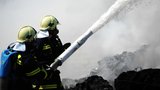 Populární hasicí pěna je toxická: Blíží se její zákaz v EU! Hasiči i firmy řeší, co dál