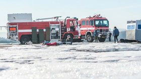 Hasiči a pěna (ilustrační foto)