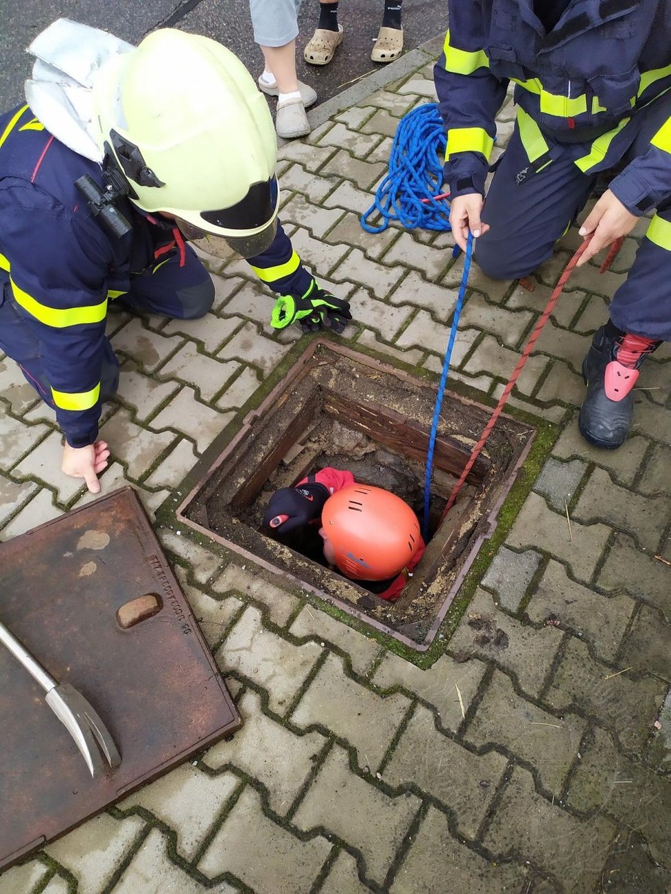 Záchrana hluchého psa z nepřístupného místa