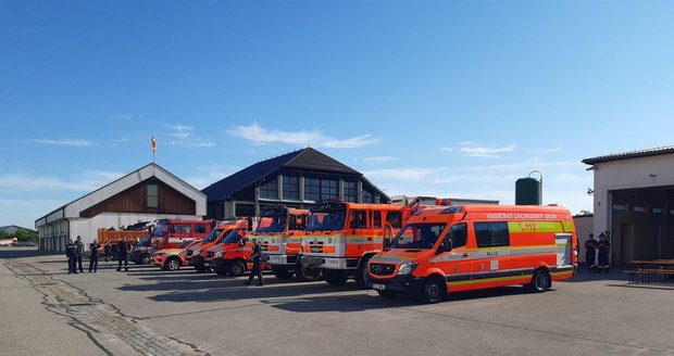 Téměř čtyři desítky hasičů vyjely v sobotu z Podivína na Břeclavsku na pomoc do Řecka, kde řádí mohutné požáry.