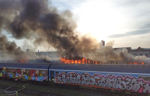 Požár na nádraží v Brně: Hořela lokomotiva a tři vagóny