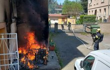 Dramatická záchrana v Karlových Varech: Požár uvěznil mámu s dětmi