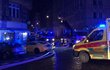 Požár hotelu na pražském Novém Městě.  Záchranná služba aktivovala traumaplán a poslala vůz Atego pro větší počet raněných.