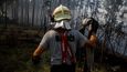 Hasiči likvidují požár v Národním parku České Švýcarsko 26. července 2022