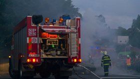 V Lánech na Kladensku hořela hala: Zemřely tisíce kachňat