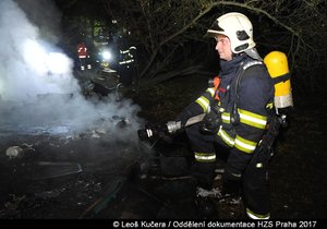 Jurty v lesní školce v plamenech. Odhadované škody se šplhají k 400 tisícům korunám.