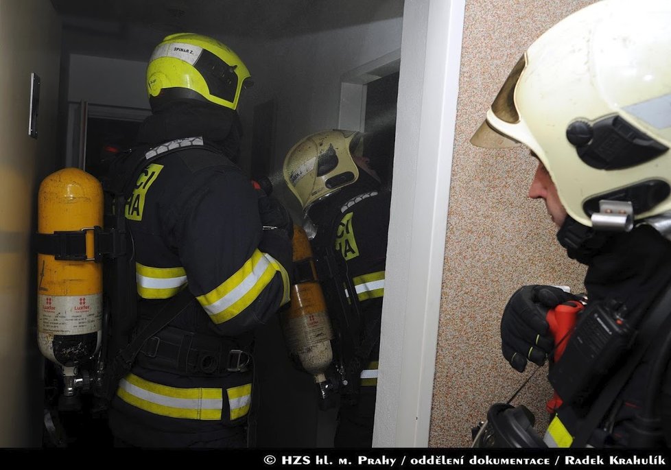 Dne 27.02.2018 zasahovaly od 20:20 hodin tři jednotky hasičů z centrální, holešovické a strašnické stanice v ulici Prokopova v Praze 3 u požáru v suterénu hotelu.
