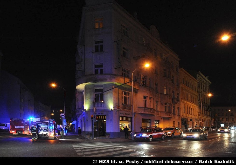Dne 27.02.2018 zasahovaly od 20:20 hodin tři jednotky hasičů z centrální, holešovické a strašnické stanice v ulici Prokopova v Praze 3 u požáru v suterénu hotelu.