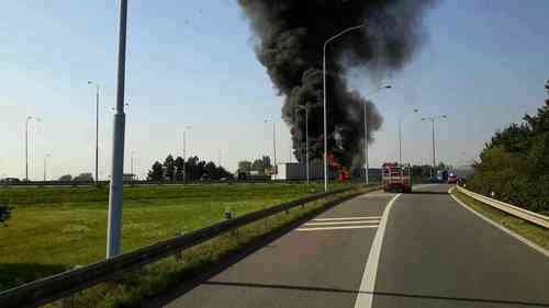 Rumunský kamion na dálnici D1 začal hořet, na místě zasahovali hasiči.