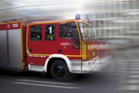 Požár v Ústí: Hasiči evakuovali 32 lidí