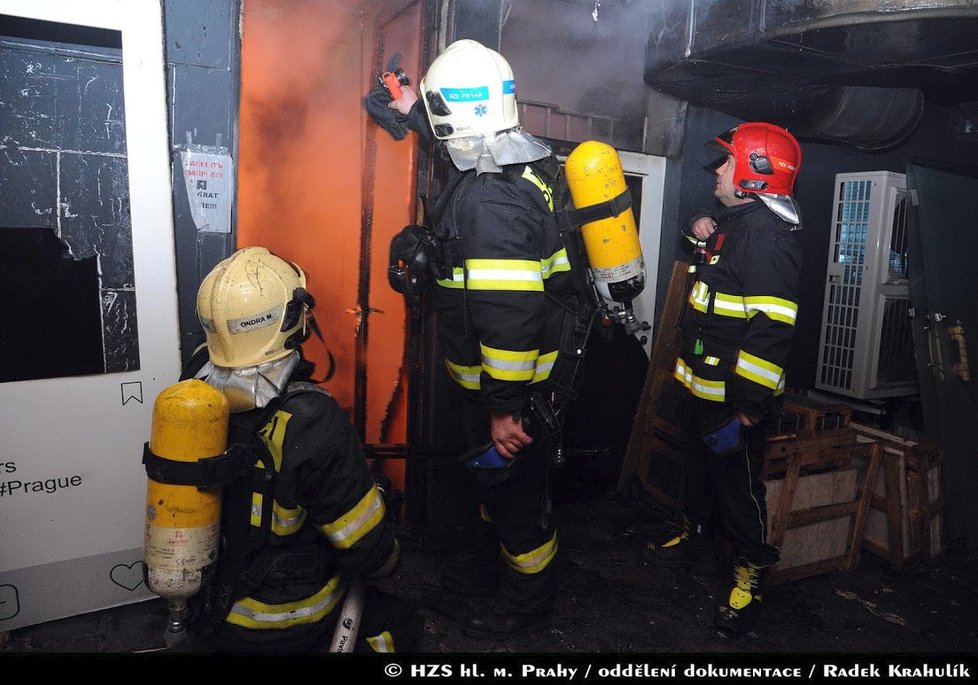 Požár v suterénu rekonstruované části restaurace v ulici Bílkova v Praze 1 likvidovaly dne 27.02.2018 čtyři jednotky hasičů z centrální, holešovické, smíchovské a petřinské stanice.