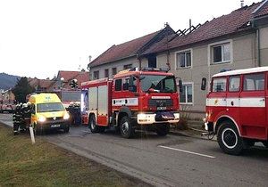 Ženě vzplál při vaření olej. Dva lidé skončili v nemocnici.